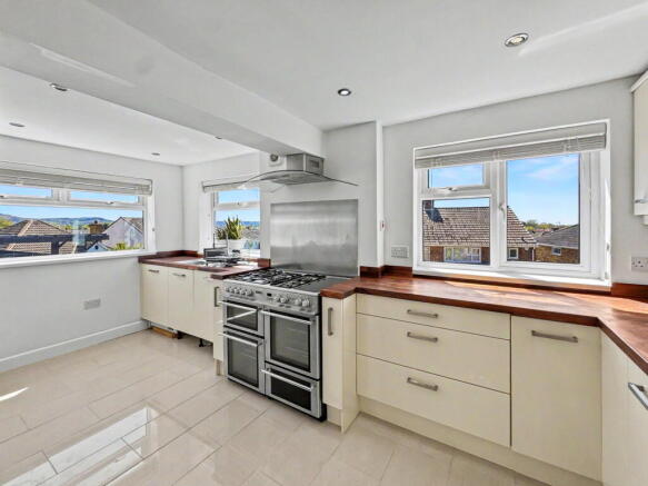 3 bed Semi-Detached for sale Image 6