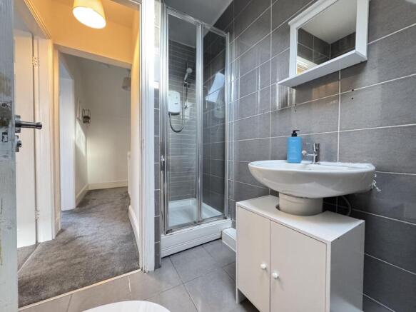 4 bed Terraced to rent Image 9