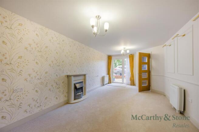 8705944-interior01.jpg