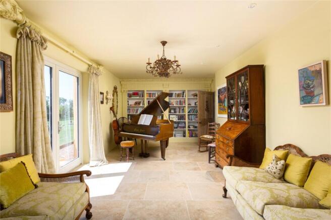 4 bed Detached for sale Image 8