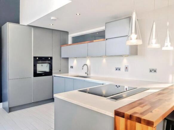 2 bed Flat to rent Image 4