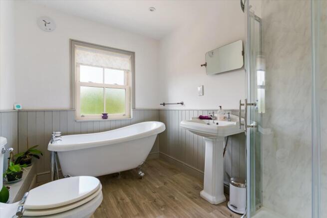 4 bed Detached for sale Image 10