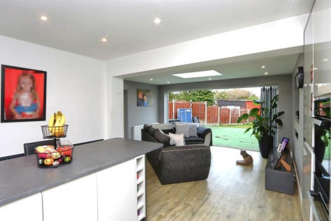 3 bed Semi-Detached for sale Image 7