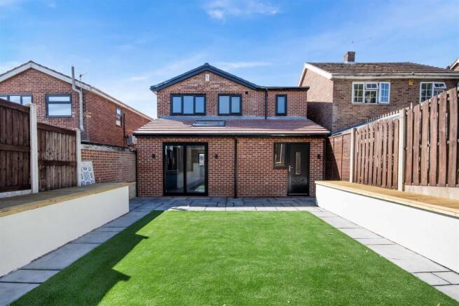 4 bed Detached for sale Image 3