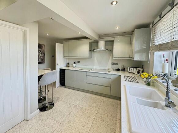 55f4c856--4895-B0...