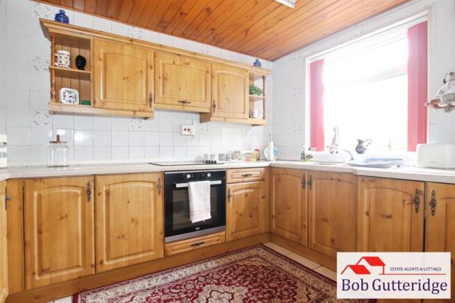 FITTED KITCHEN