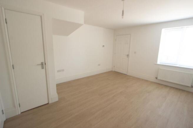 3 bed Semi-Detached to rent Image 4