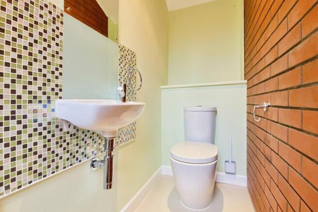 Cloakroom/wc