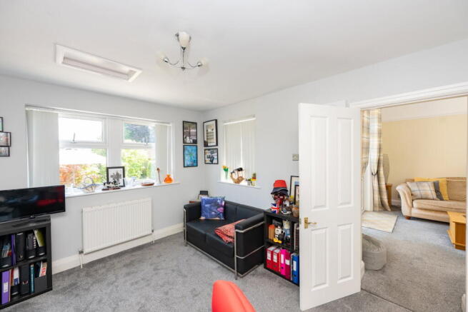 5 bed Detached for sale Image 11