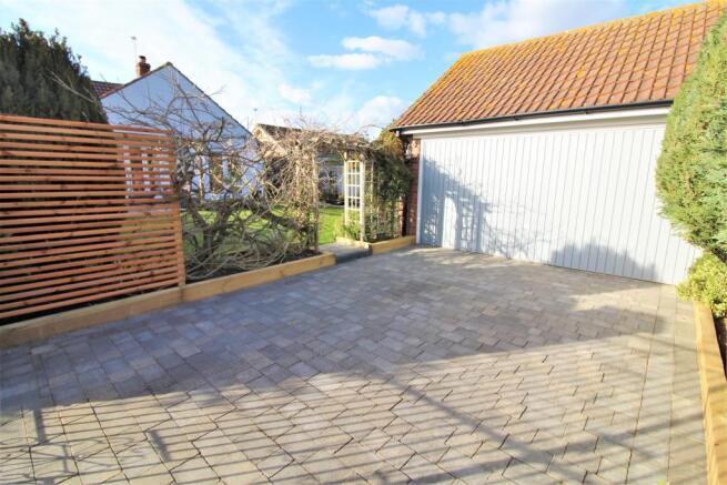 DETACHED DOUBLE GARAGE