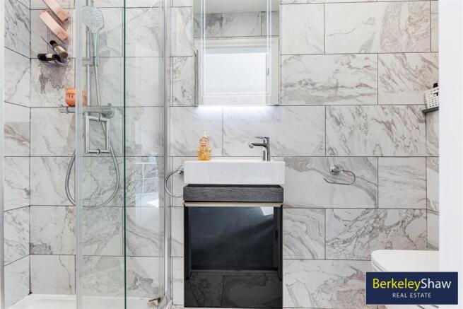 En-suite (Bedroom 1)
