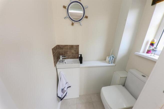 4 bed Semi-Detached for sale Image 11