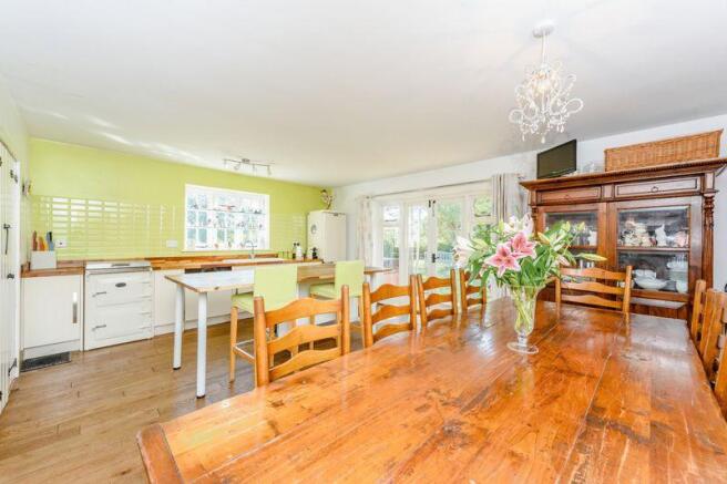 Kitchen/dining...
