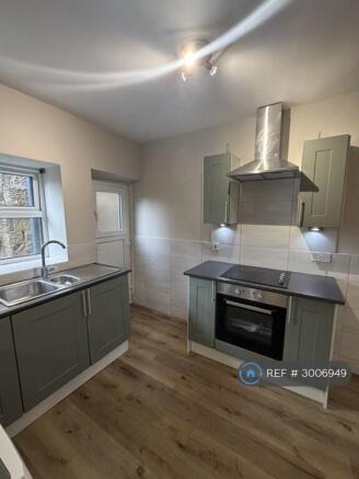 2 bed Terraced to rent Image 4