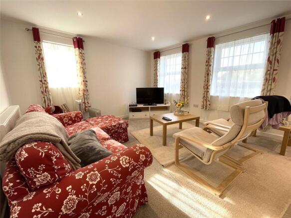2 bed Apartment to rent Image 4
