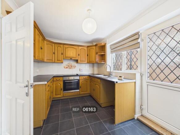 2 bed Semi-Detached to rent Image 4