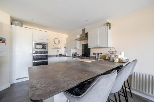 2 bed Apartment to rent Image 7