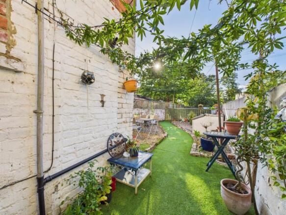 4 bed Terraced for sale Image 12