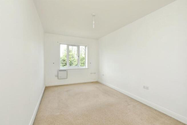 2 bed Flat for sale Image 5