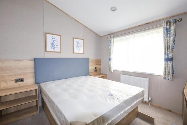2 bed Park Home for sale Image 5
