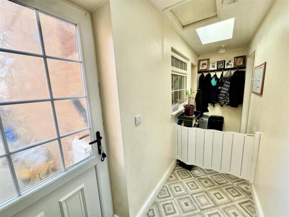 4 bed Semi-Detached for sale Image 11