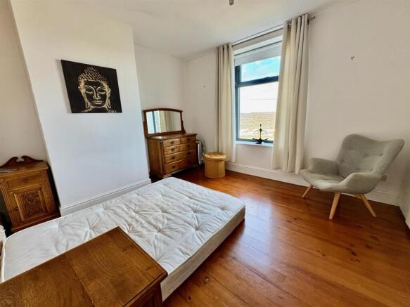 3 bed Terraced for sale Image 11