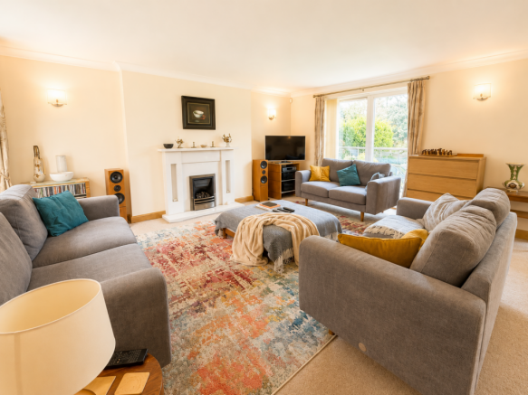 2 bed Ground Flat for sale Image 7