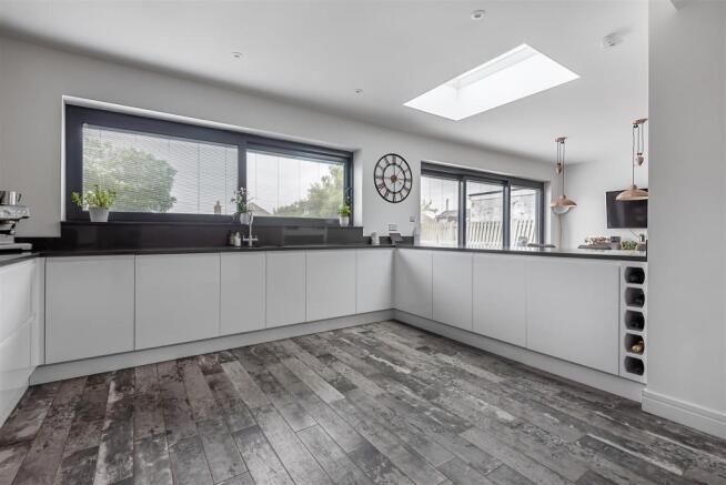 Kitchen (2).jpg