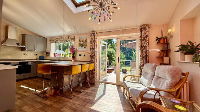 5 bed Detached for sale Image 7