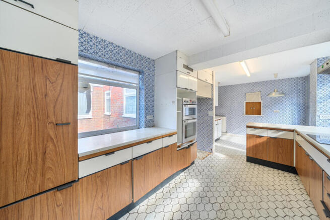 1344647-9-68aef05...