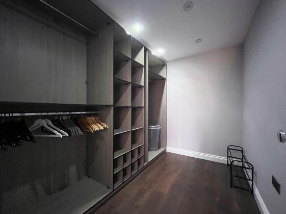 2 bed Flat to rent Image 10