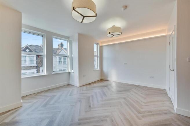 Daniels_1b Minet Gardens, NW10_007.jpg