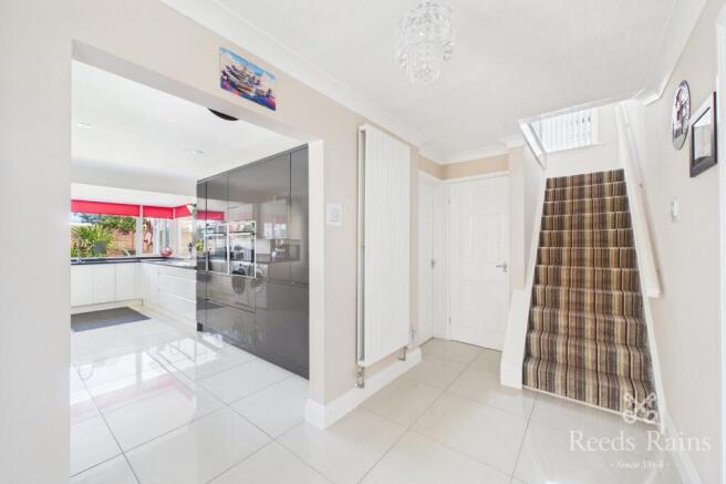 4 bed Detached for sale Image 5