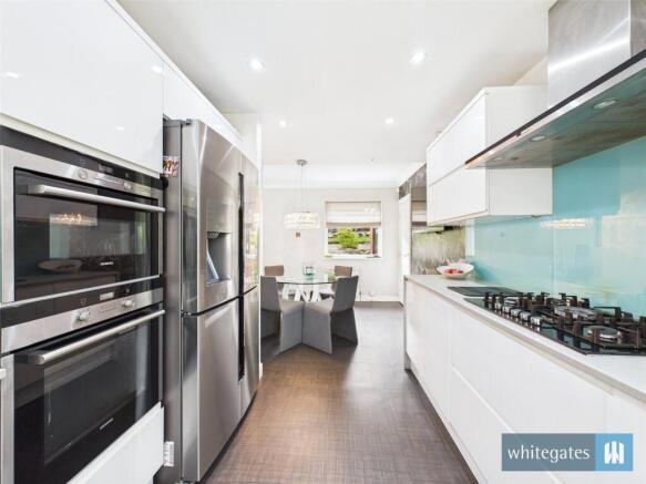 4 bed Detached for sale Image 10