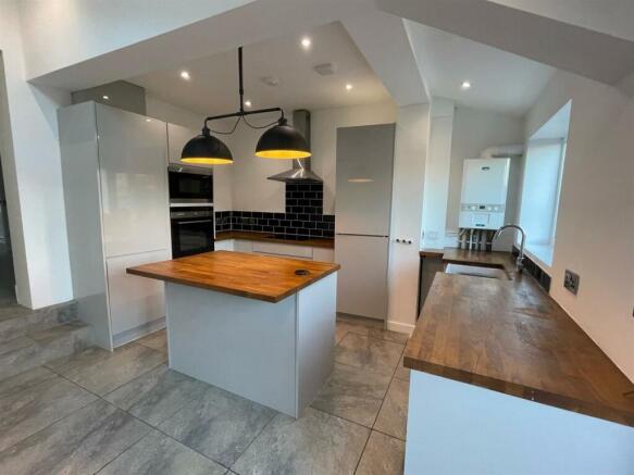 Kitchen...jpg