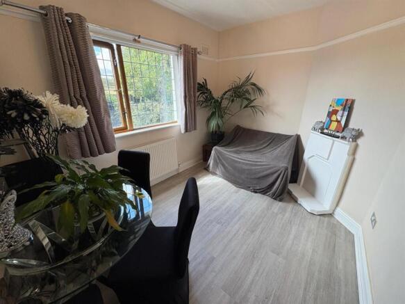 4 bed Semi-Detached for sale Image 10