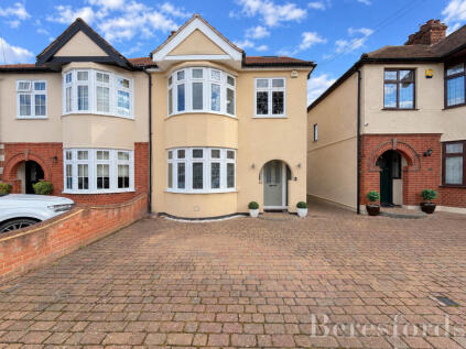 Kinfauns Avenue, Hornchurch, RM11