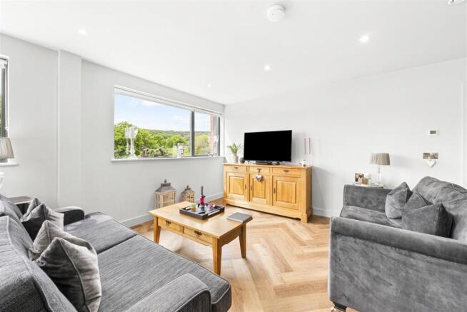 3 bed Apartment for sale Image 10