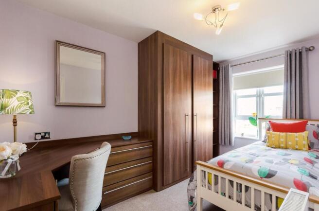 4 bed House to rent Image 10