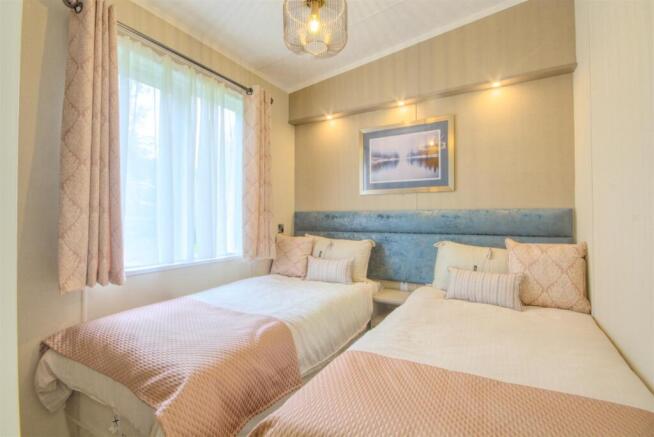 2 bed Mobile Home for sale Image 4