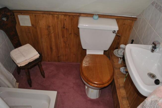 FIRST FLOOR SHOWER ROOM