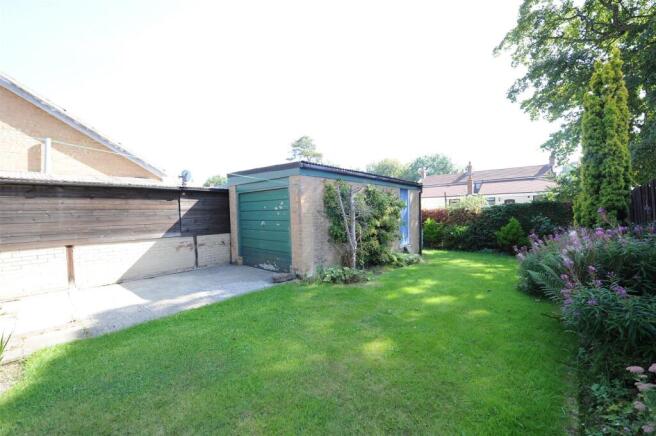 2 bed Semi-Detached Bungalow to rent Image 7