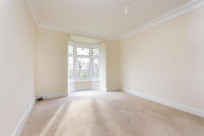 5 bed Detached to rent Image 8