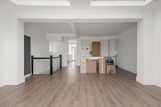 4 bed Semi-Detached for sale Image 7
