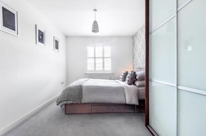 Bushey. Walton Road. Bed 2 2.jpg