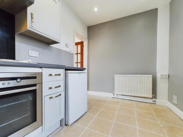 2 bed Terraced to rent Image 5