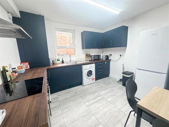 Kitchen 1.jpg