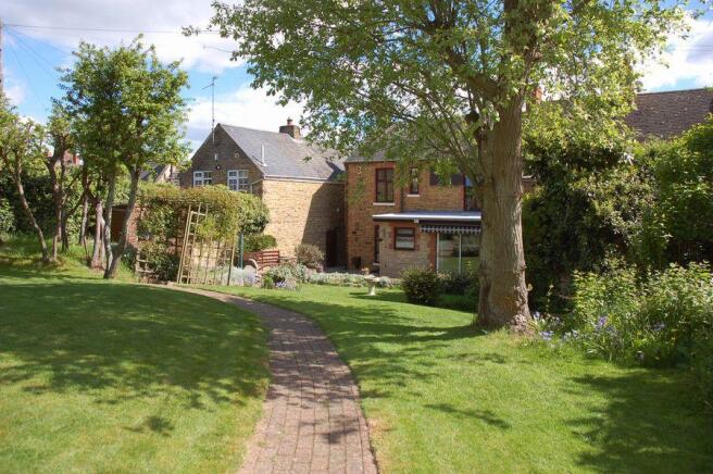 REAR GARDEN 3
