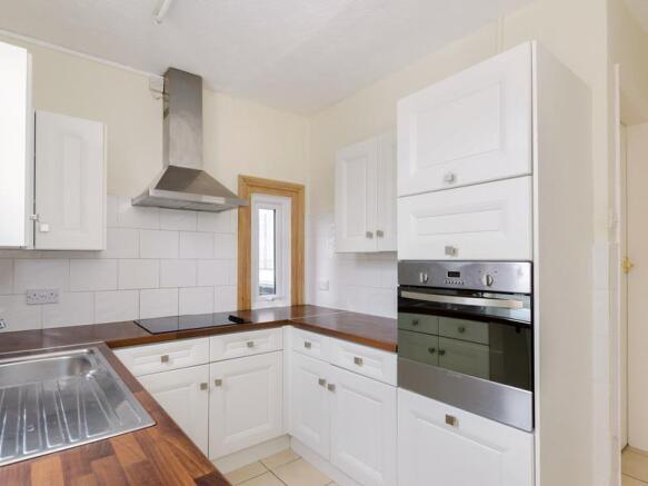 3 bed Terraced to rent Image 4