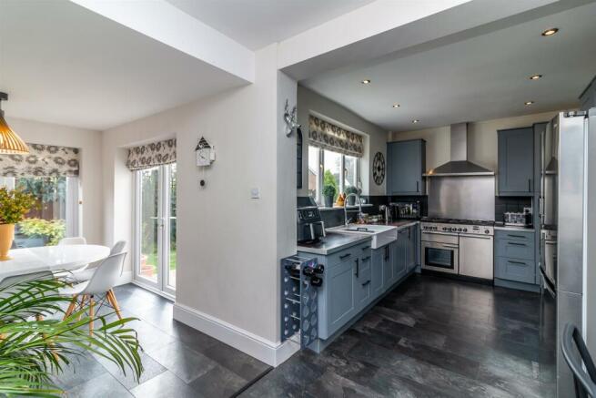 Open Plan Kitchen / Breakfast Area